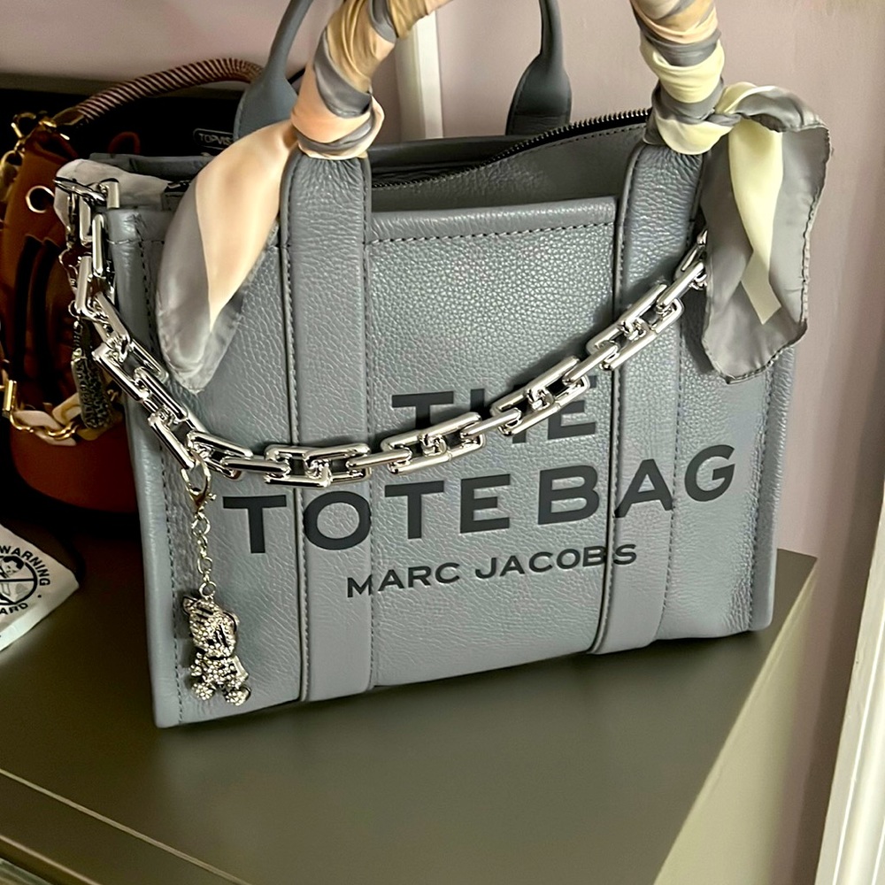 Marc jacobs medium leather tote bag